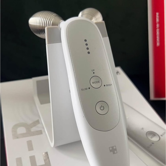 Medicube Age R Derma EMS Shot - Picture 2 of 2